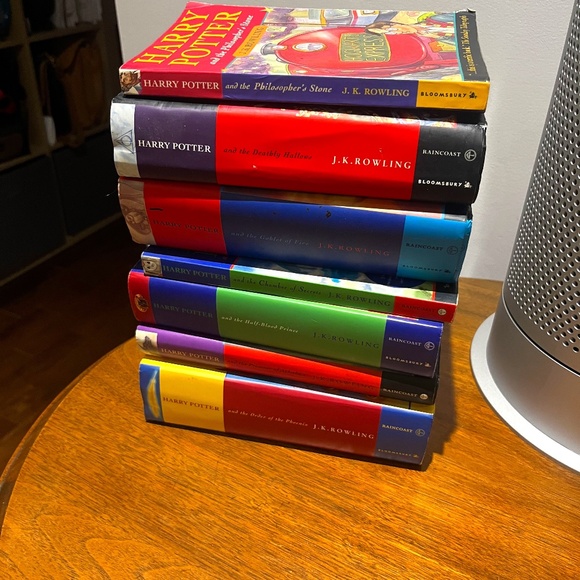 Harry Potter Book Collection - Picture 1 of 8